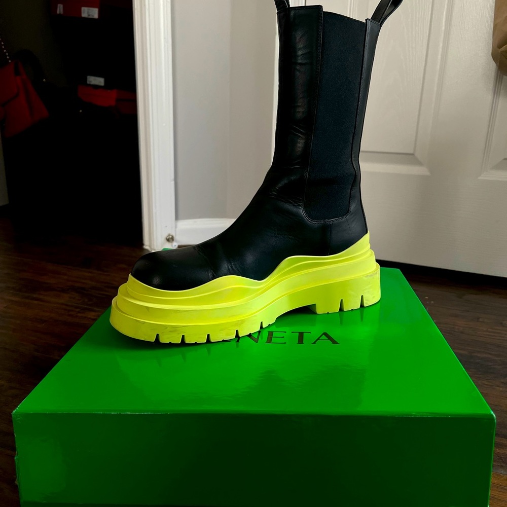 Bottega Boots Size 41 can fit us 10 or 11